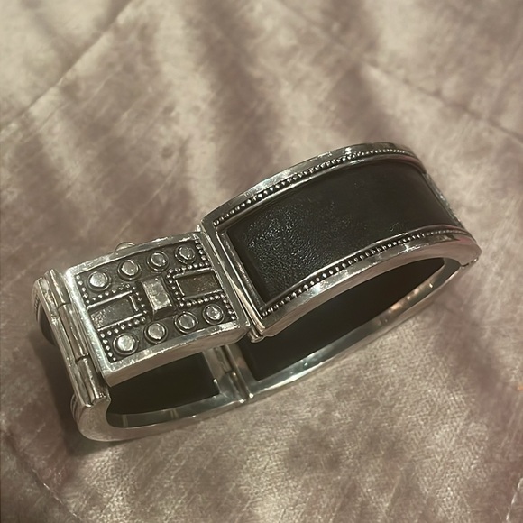 Sterling Silver 925 Cross Bangle Bracelet 7.5” - Picture 5 of 9